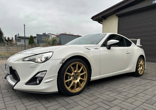 Toyota GT86 cena 89999 przebieg: 70000, rok produkcji 2013 z Serock małe 497